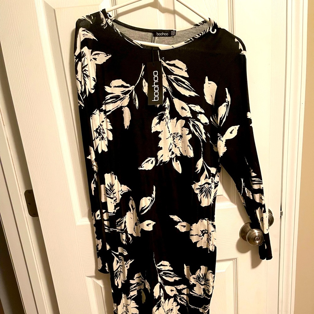 New with tags floral boohoo dress